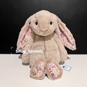 NWT Authentic Jellycat Medium Blossom Beige Bunny Petal - Sweet face, FAST SHIP
